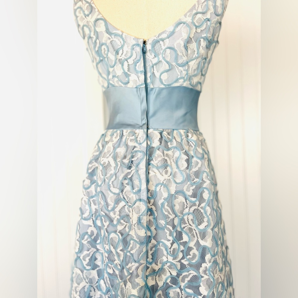 Vintage Blue and White Lace Gown with Satin Bow Small Unusual Pattern Applique - Picture 5 of 15